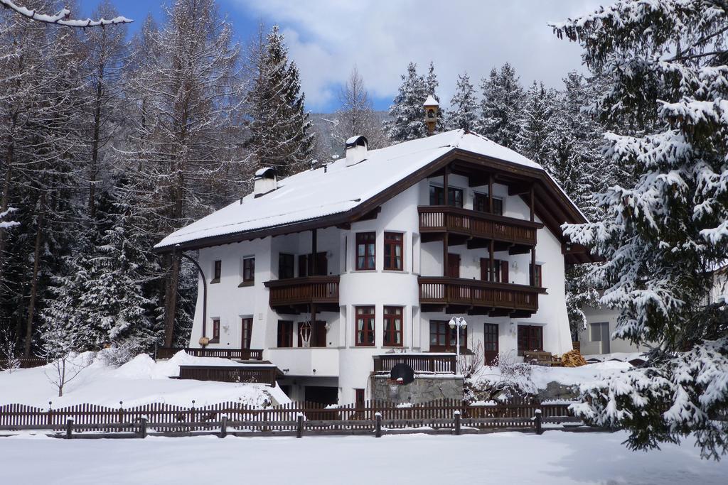 Im Weissen Schloessl Friedemann Apartment Rasun di Sotto Exterior photo